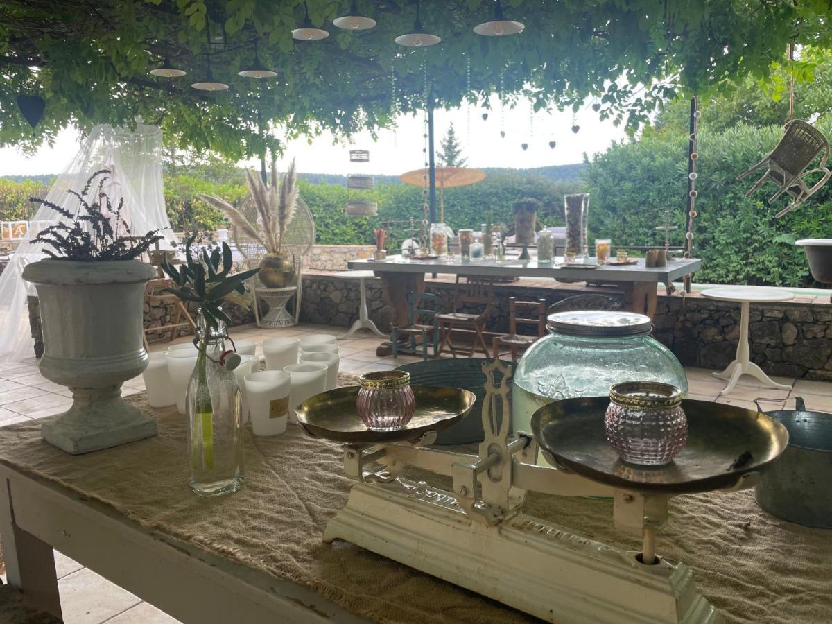 La Bergerie Barbebelle - Piscine - Proche Tourtour - Gorges Du Verdon - De Sainte Croix Bed & Breakfast *