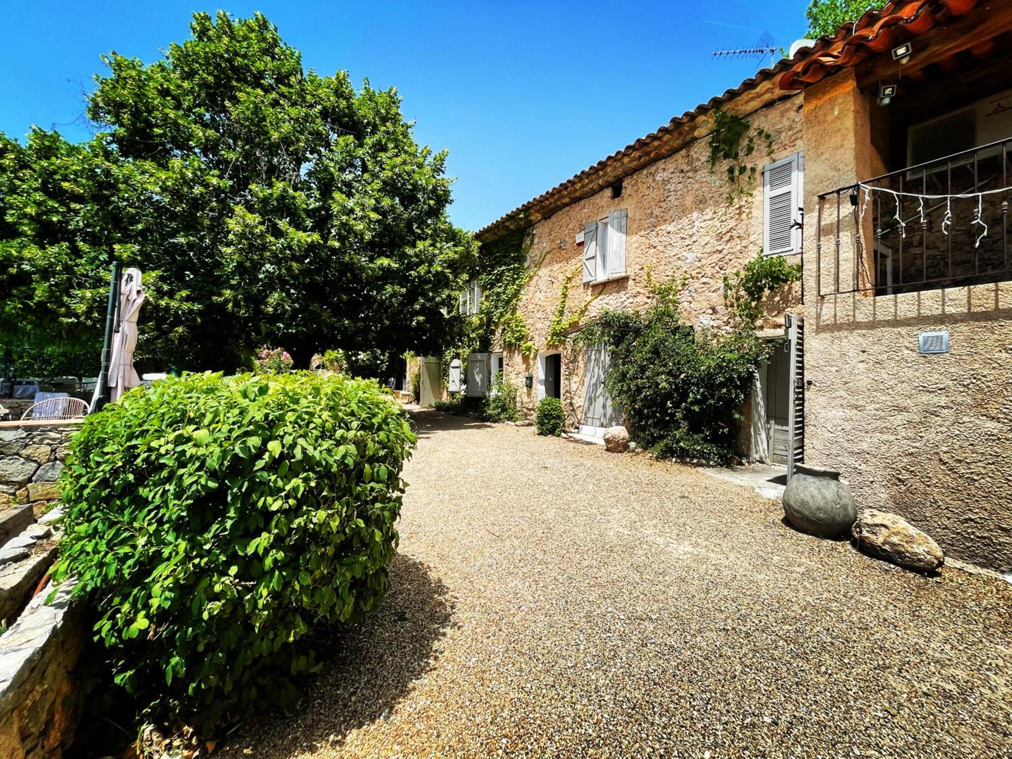 La Bergerie Barbebelle - Piscine - Proche Tourtour - Gorges Du Verdon - De Sainte Croix Bed & Breakfast